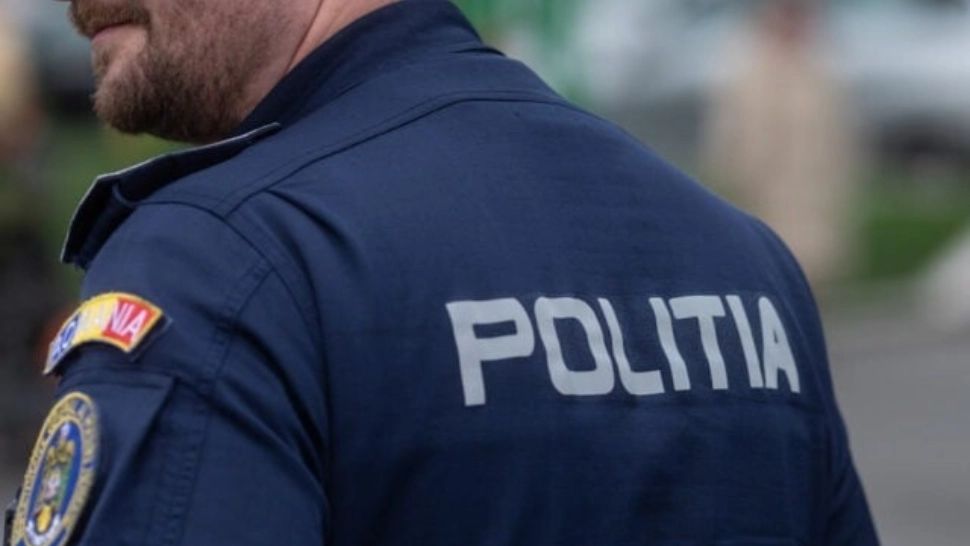 Scandal violent la sediul Direcţiei Permise și Înmatriculări: trei persoane imobilizate după ce au folosit un baston telescopic și spray lacrimogen