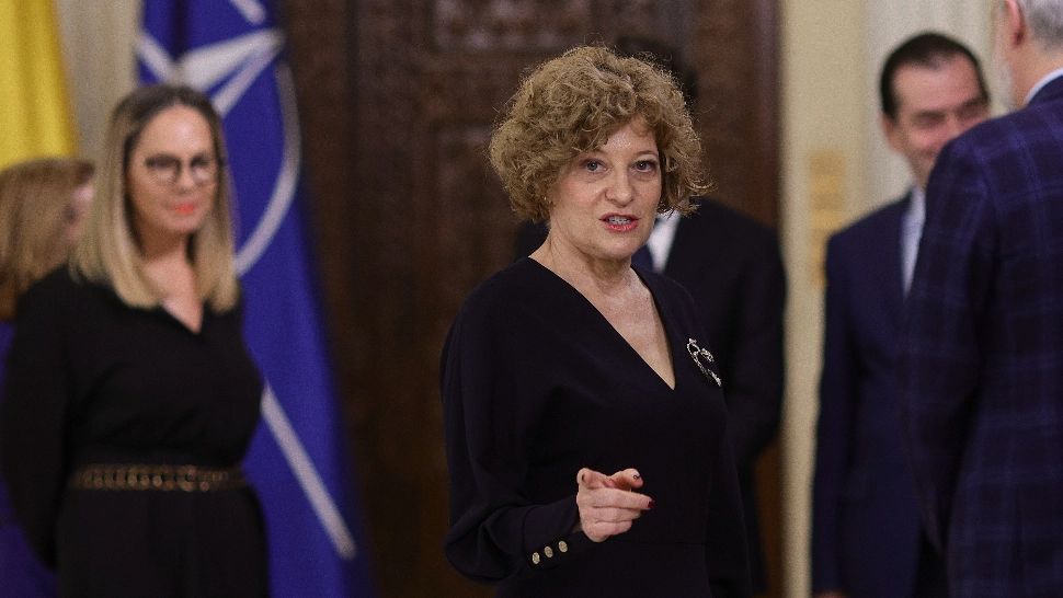 Dovada că Oana Gheorghiu a mințit - vedetele cu care și-a făcut imagine. Mâna dreaptă a lui Bolojan, promovată intens de presa aservită