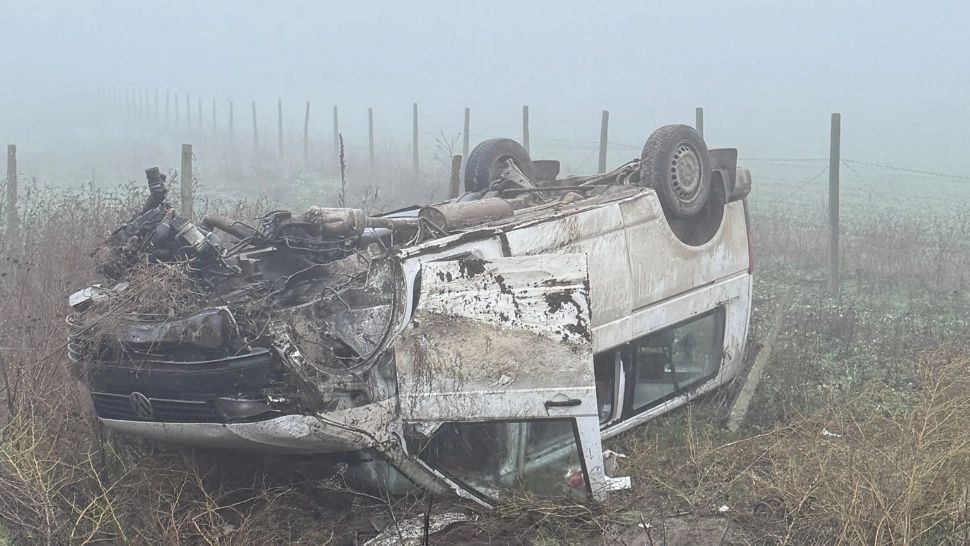 Accident grav pe o șosea din județul Constanța. Un microbuz cu 9 pasageri s-a răsturnat, 5 victime au ajuns la spital - VIDEO