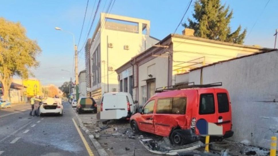 Un polițist băut a provocat un accident în care au fost implicate 4 mașini, în centrul Constanței - FOTO