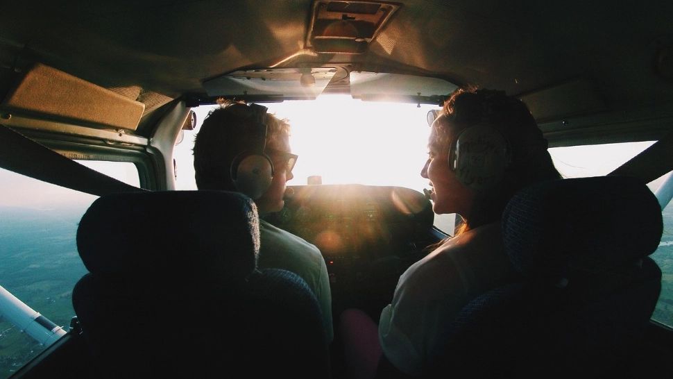 Pilot aflat sub influența drogurilor a încercat să oprească motoarele unui avion în plin zbor: „Credea că nu mai trăiește”