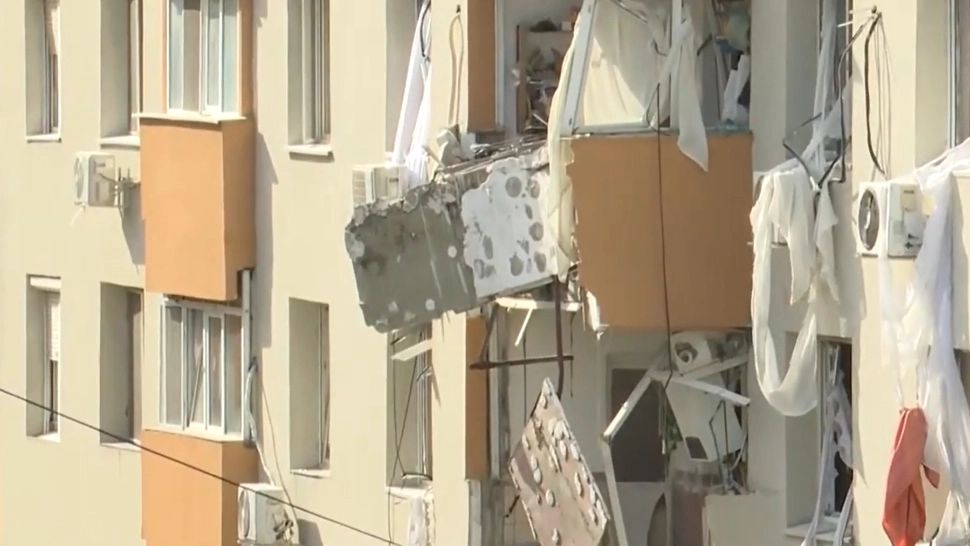 Explozia din Rahova. Locatarii din aripa vecină a blocului distrus de deflagrație au putut să intre în apartamente – REPORTAJ