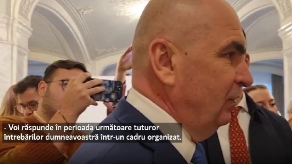 Bolojan fuge de întrebările jurnaliștilor. Momente penibile