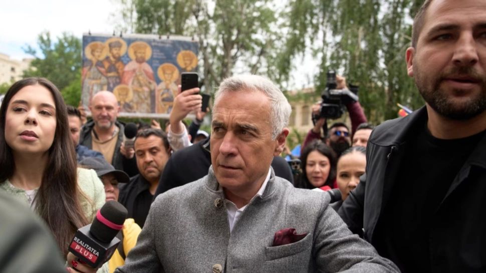 Mesajul lui Călin Georgescu după ce a semnat controlul judiciar. Liderul suveraniștilor demască manipularea puterii ilegitime. ”Legea se face la București, nu la Paris”