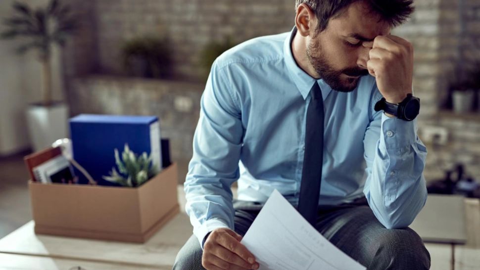 Politica fiscală a lui Bolojan pune investitorii pe fugă. Marile companii analizează retragerea din România sau dau afară mii de angajați 