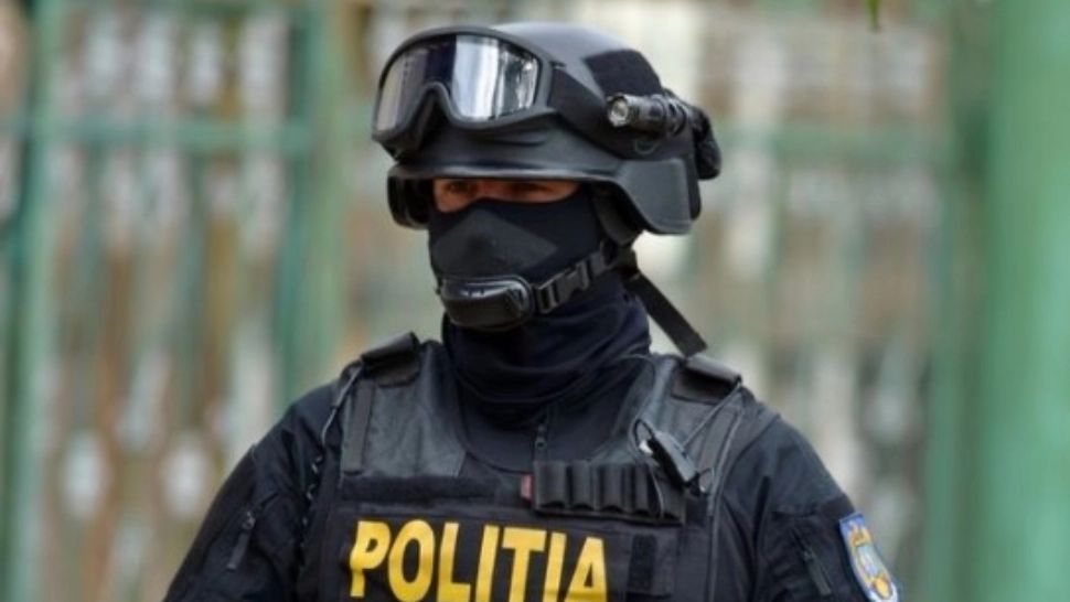 Șef din poliție, cercetat de DIICOT. Este suspectat că ar fi oferit protecţie unui grup infracţional implicat în jocuri de noroc ilegale şi camătă