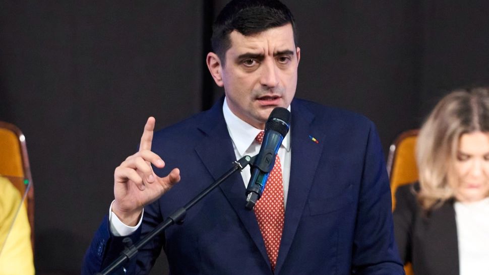 Imagini impresionante la conferința județeană AUR Călărași. George Simion, discurs în fața a sute de călărășeni după ce curentul a fost întrerupt: „În continuare o să vorbim pentru că vocea noastră nu poate fi redusă la tăcere”