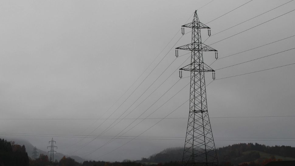 Nenorocirea continuă: curent tăiat în Prahova, după ce locuitorii nu au apă de 10 zile. Mai multe localități au rămas fără electricitate