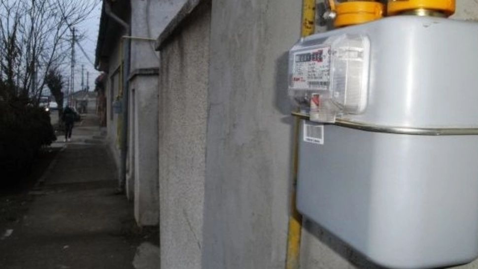 Panică în Piatra Neamț. Electrovalva unui contor de gaz, amplasat în exteriorul unei, găsită în flăcări