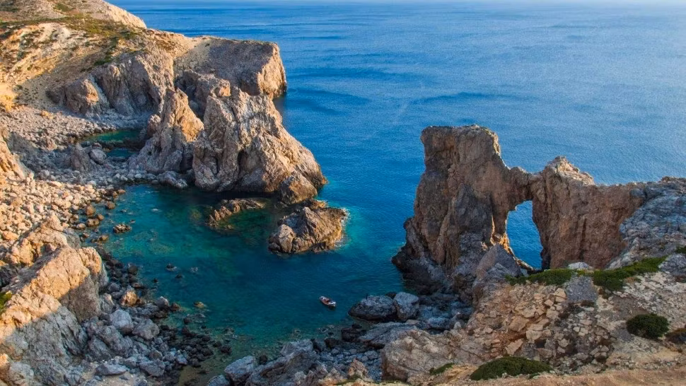 Pe o insulă exotică se dau până la 18.000 de euro oamenilor care aleg să se mute acolo