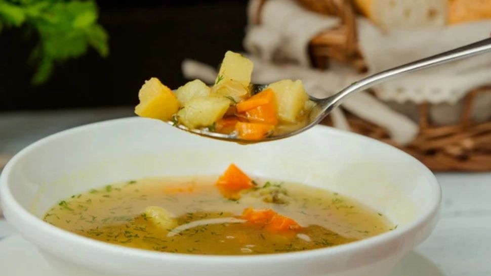 Supa rapidă care te salvează în orice zi. Aromată, hrănitoare și gata în doar 30 de minute