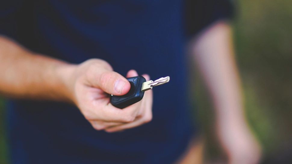 Un fotbalist argentinian, operat de urgență după ce a fost lovit cu o cheie de mașină în frunte. Incident violent la un meci