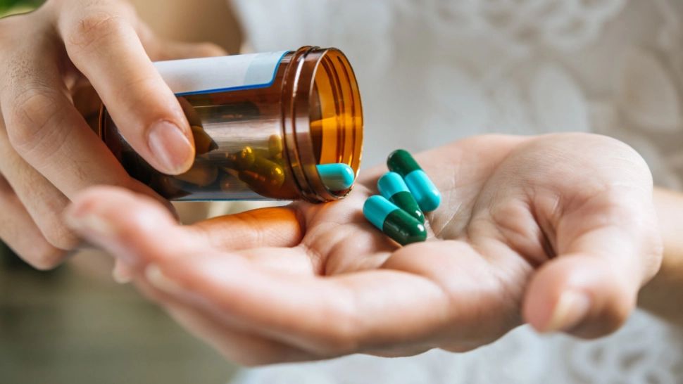 Pericolul din spatele unui simplu click. Ce cumperi, de fapt, când iei medicamente de pe internet? Adevărul care te va pune pe gânduri