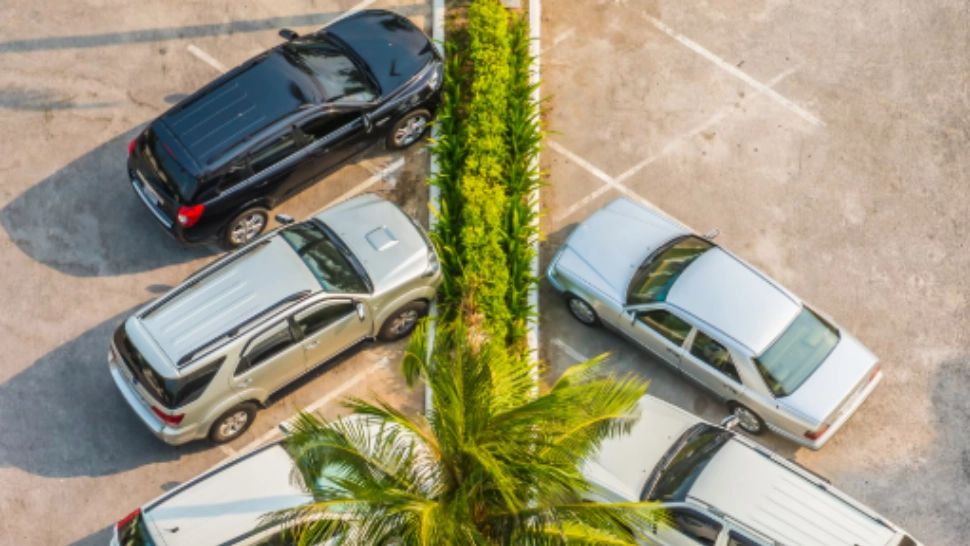 Ai voie să parchezi pe locul altcuiva, ziua? Ce spune legea și când riști amendă