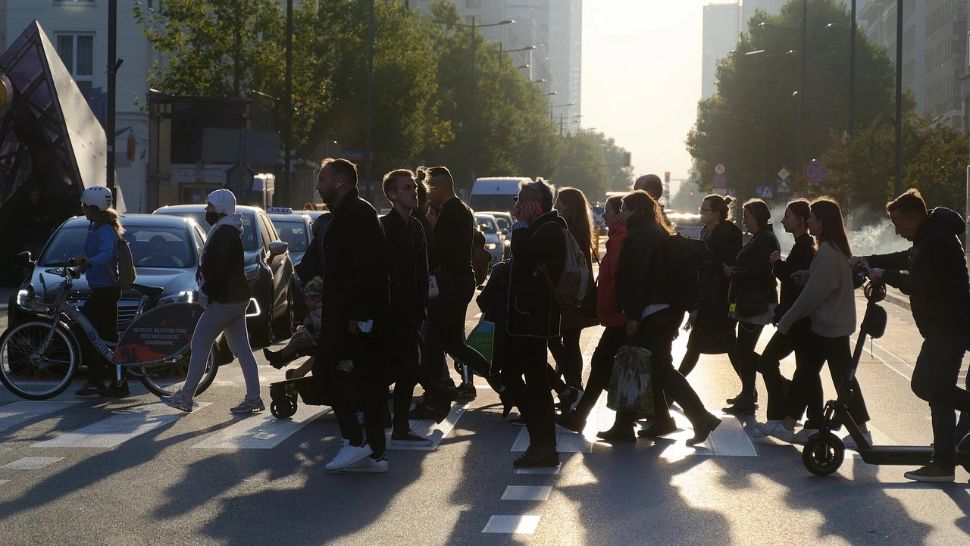 România, în prăpastie economică. Zeci de mii de oameni concediați