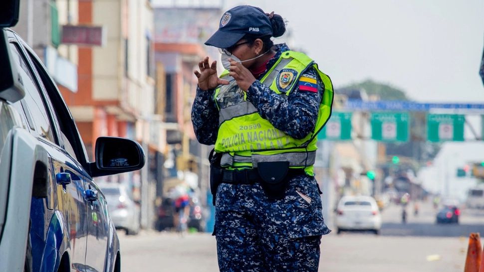 Un român din Italia, arestat după ce a încercat să-și incendieze soția: „Vrei să-i mai vezi pe copii în seara asta?”