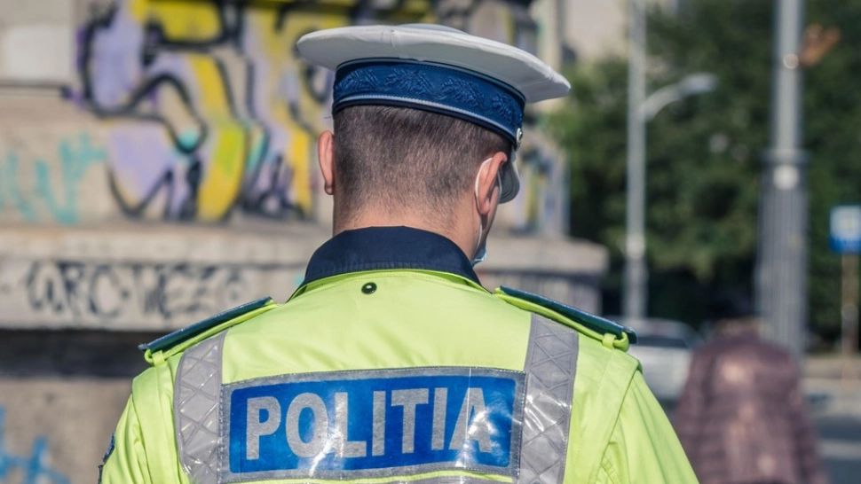 Polițist din Olt, anchetat penal după ce a lovit un elev de 14 ani