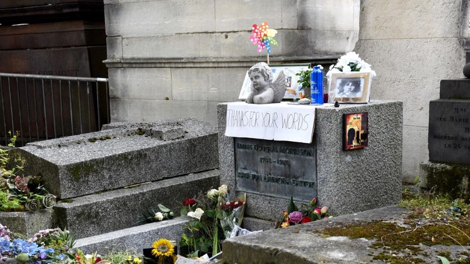 Loterie pentru un loc în cimitirul celebrităților din Paris. Dai un ban și te îngroapă lângă Jim Morrison sau Edith Piaf