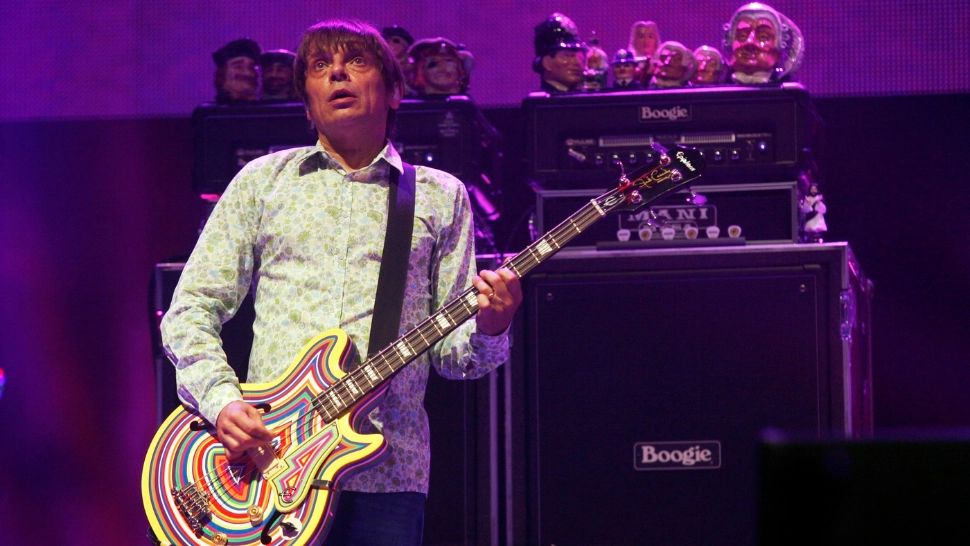 Doliu uriaș în muzică. Basistul legendarelor trupe The Stone Roses și Primal Scream a murit la 63 de ani