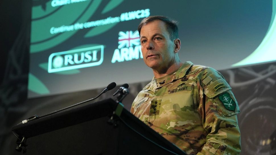 Comandantul Forțelor Terestre americane în Europa, vizită la Baza Kogălniceanu la câteva ore după incidentele cu drone în spațiul aerian al României – VIDEO