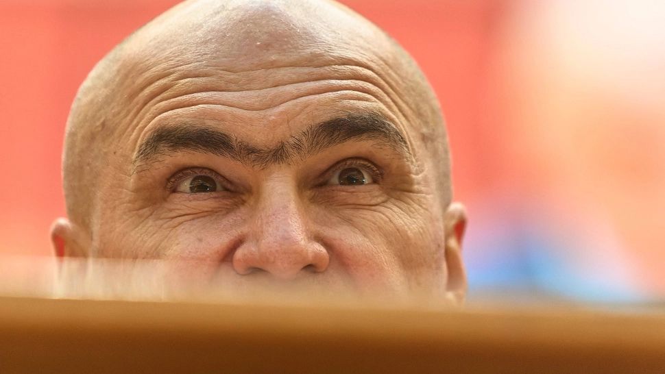 Milionarii din jurul lui Bolojan, vizați de Parchet. Cum au devalizat frații Micula bugetul statului