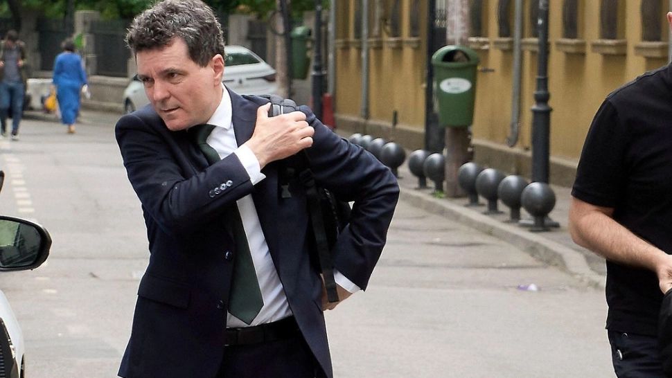 Nicușor Dan, nedespărțit de ghiozdănelul său „încurcă-lume”. Cum se prezintă șeful statului ca un școlărel la evenimente importante 