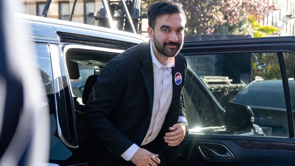 America fierbe: oponentul lui Donald Trump a câștigat alegerile în New York. Trump: ”Mamdani e comunist, voi tăia fondurile New York-ului”