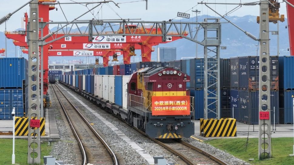 Tragedie uriașă pe calea ferată! 11 morţi și doi răniți după ce  un tren  a intrat într-un grup de muncitori, în China