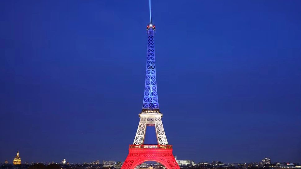 Omagiu victimelor atacurilor jihadiste din 13 noiembrie 2015 la Paris