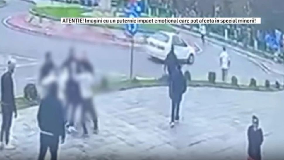 Bărbații care s-au bătut cu săbii în stradă au ajuns după gratii. Ce măsuri au luat oamenii legii