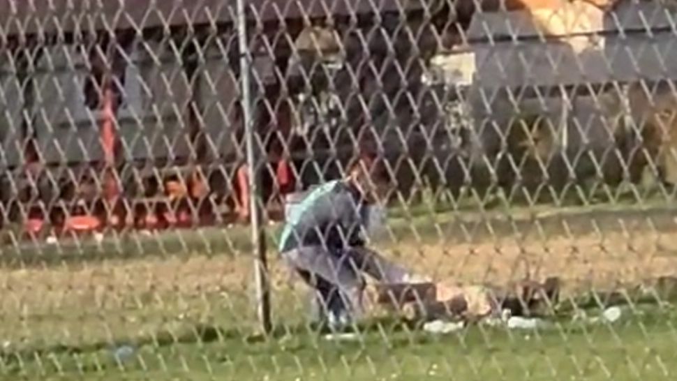 Pacientă bătută în curtea unui centru pentru persoane cu dizabilități. Poliția a intervenit