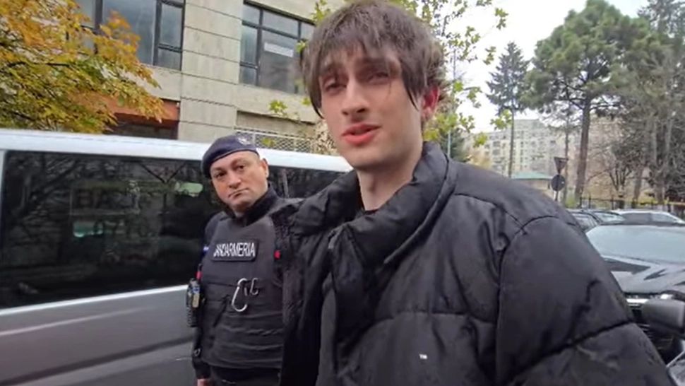 Incident la Curtea de Apel. Un tânăr a lovit 2 mașini si a vrut să plece VIDEO