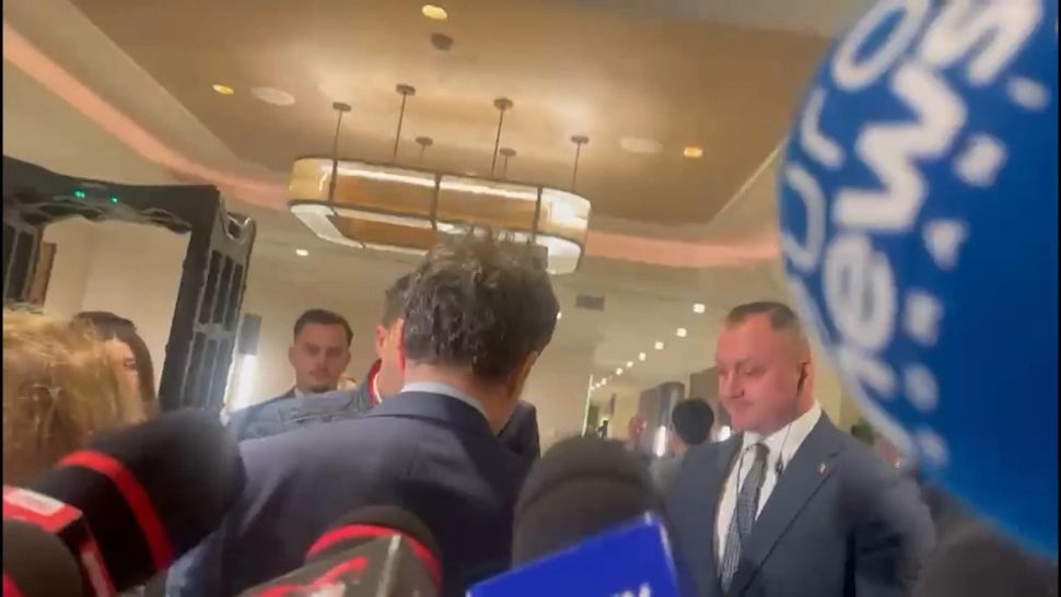 Nicușor Dan fuge când aude întrebări despre scandalurile care-l vizează pe Bolojan și Moșteanu – VIDEO