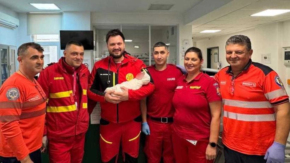 Intervenție contracronometru în Prahova: o femeie a născut singură acasă, cu ajutorul telefonic al unei asistente de la 112