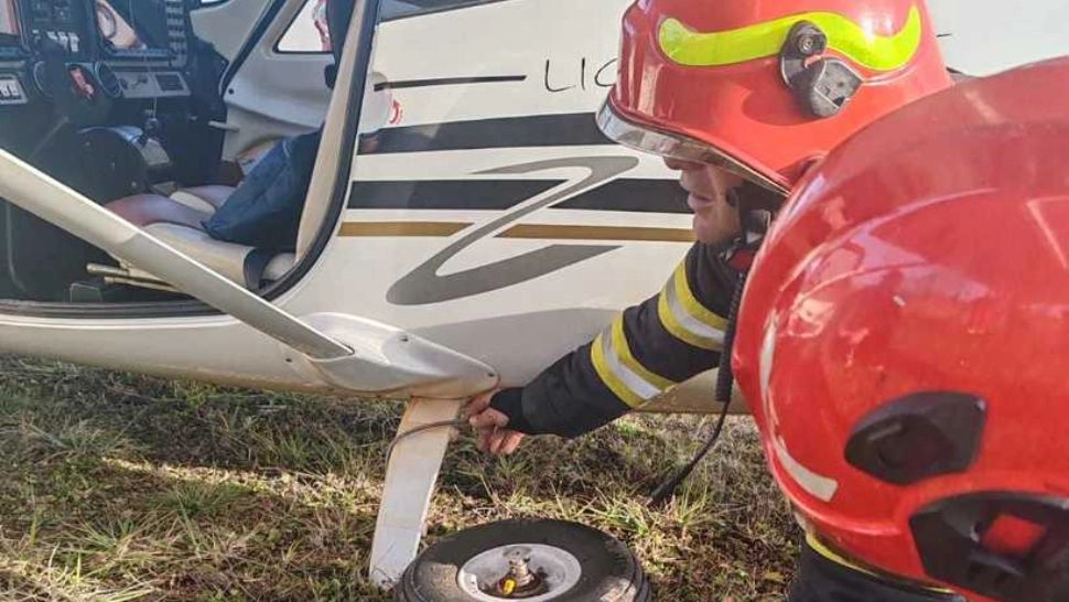Defecțiune a unui avion ultraușor, în Neamț. Pilotul a trecut prin momente de panică