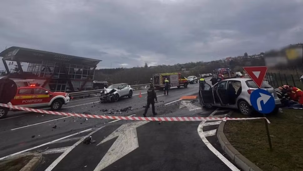 Tragedie la ieșirea din Cluj-Napoca: un bărbat a murit, iar trei persoane – între care și un copil – au fost rănite într-un accident