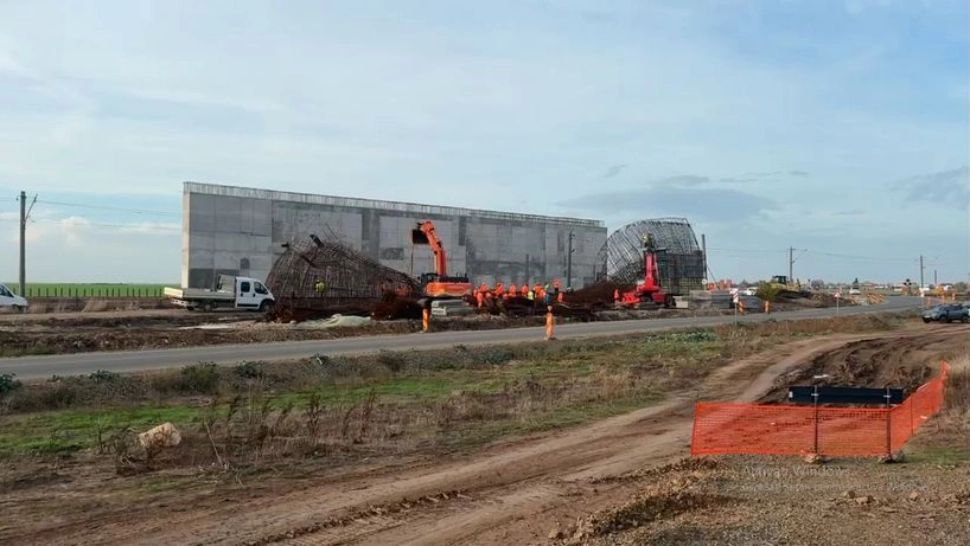 Trafic feroviar blocat între Timișoara și Arad după prăbușirea armăturii unui pasaj în construcție. Trei trenuri afectate