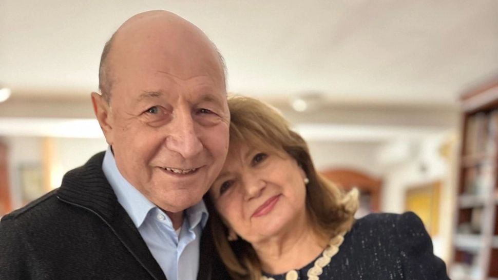 Traian Băsescu a sărbătorit nunta de aur: fostul președinte și soția sa, Maria, și-au reînoit jurămintele