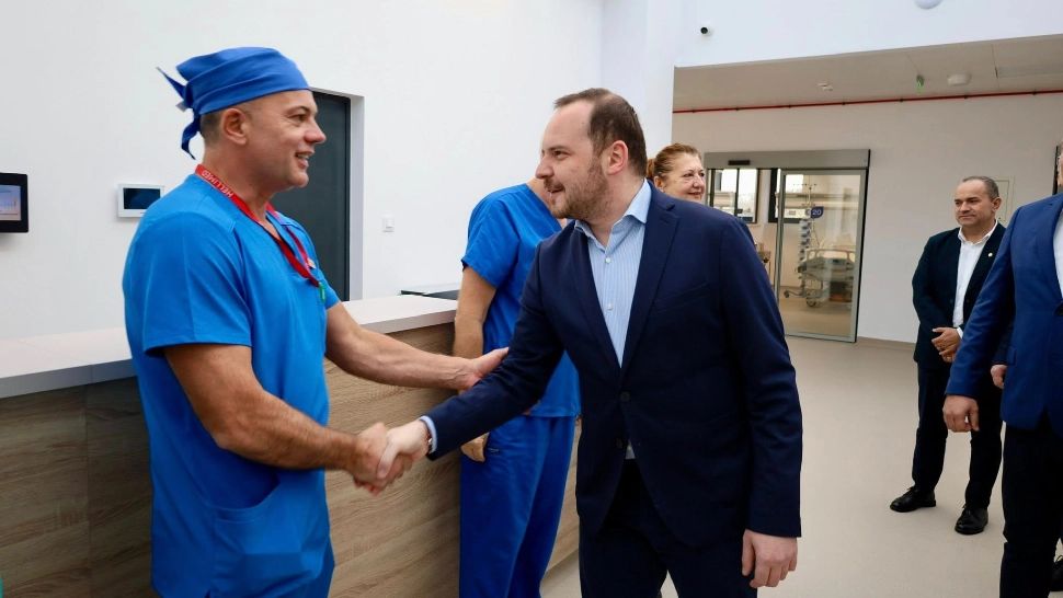 Guvernul prelungește cumulul pensiei cu salariul și în 2026. Ministrul Sănătății: „Avem nevoie de experiență în sistemele-cheie”