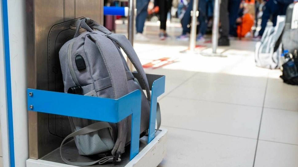 Descoperire uluitoare pe aeroport: diamante ascunse în bagajul unui pasager. Bărbatul a fost reținut