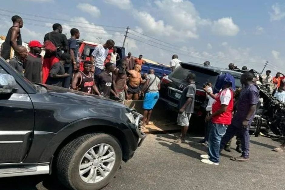 Un fost dublu campion mondial la box, rănit într-un accident în Nigeria soldat cu doi morți - FOTO/VIDEO