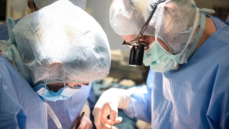 A făcut AVC în timp ce își lega șireturile. Care a fost cauza și cum a fost tratat 