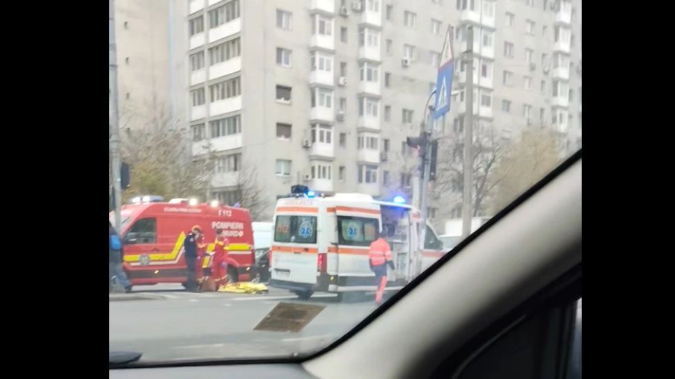 Incident șocant în Capitală: femeie, răpusă de infarct în timp ce traversa strada. Imagini halucinante VIDEO