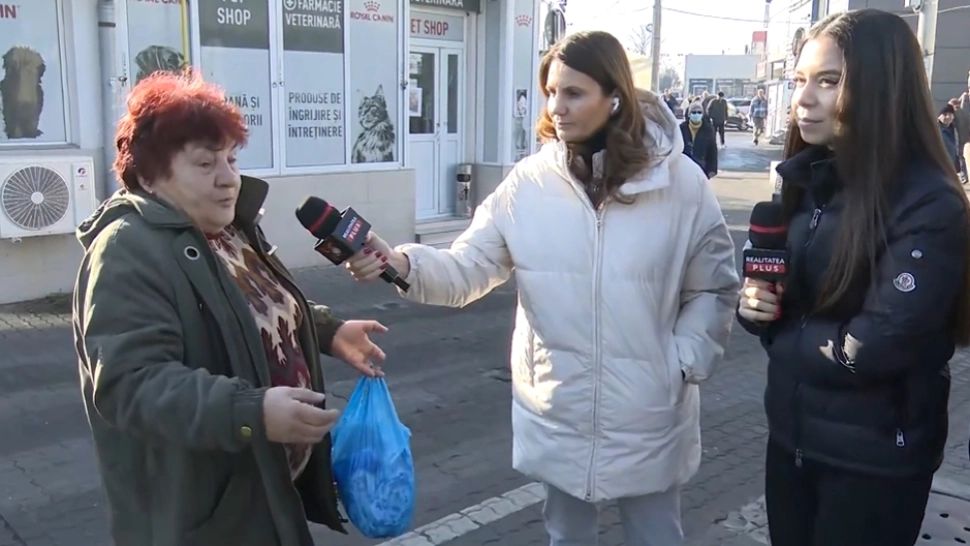 Caravana „Eu sunt Anca”. Singurătate și sărăcie înainte de Crăciun. Mărturia unei pensionare din piață: "Îmi vine să plâng că n-am copiii lângă mine"