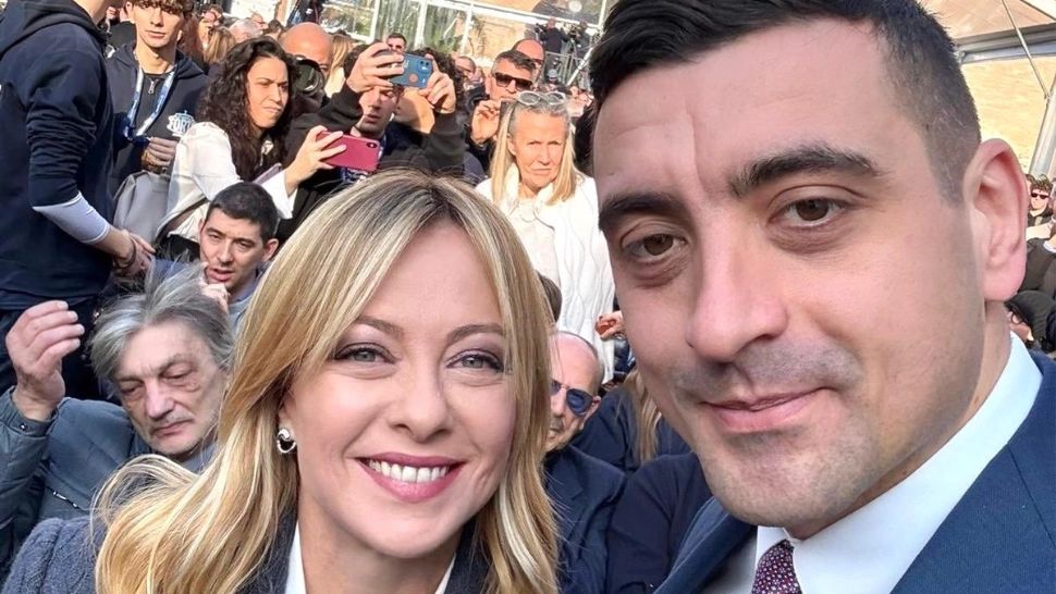 George Simion, întâlnire oficială cu premierul Italiei, Giorgia Meloni, la Roma. Cei doi s-au pozat împreună - FOTO