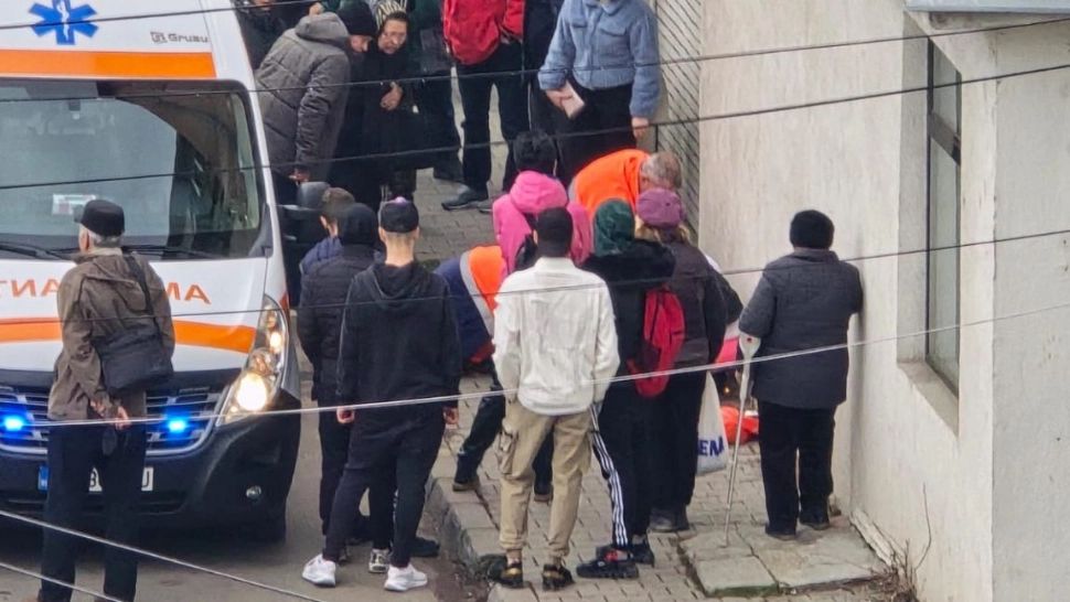 Scene de groază în Găești. Un bărbat a murit chiar în mijlocul străzii - FOTO