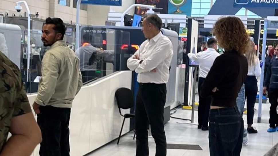 Imagini incendiare în Aeroportul Otopeni cu Generalul Negru Florian Coldea, unde vrea să plece - VIDEO