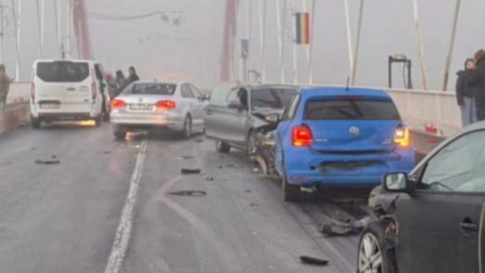 Carambol cu 6 mașini pe podul Sfânta Maria de la Cernavodă: 8 persoane, implicate 