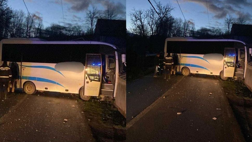 Accident grav în județul Neamț. Un autobuz în care se aflau şase persoane a lovit un stâlp de electricitate şi gardul unei gospodării