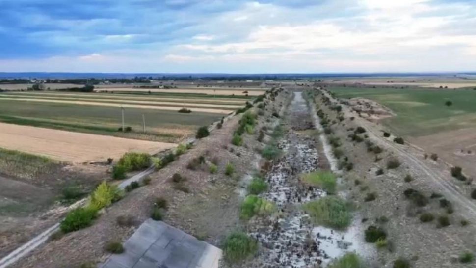 Canalul Siret-Bărăgan, blocat în acte. Fermierii așteaptă apă, nu promisiuni. Irigațiile rămân pe hârtie